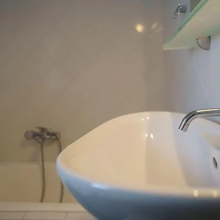 On The Wave - Modern Beachfront In Kalamata Faraí