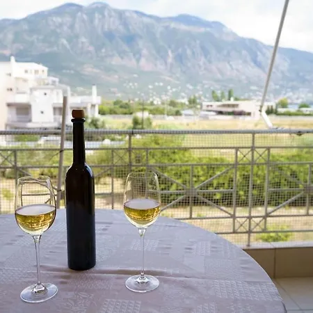 Apartment On The Wave - Modern Beachfront In Kalamata *