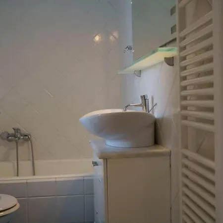 On The Wave - Modern Beachfront In Kalamata