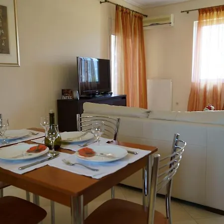 On The Wave - Modern Beachfront In Kalamata Διαμέρισμα *