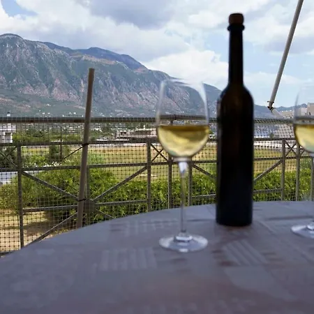 On The Wave - Modern Beachfront In Kalamata Διαμέρισμα