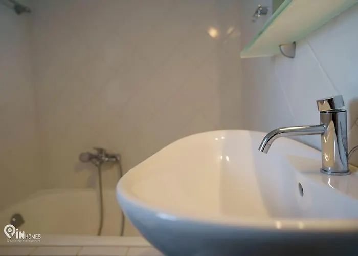 On The Wave - Modern Beachfront In Kalamata Faraí