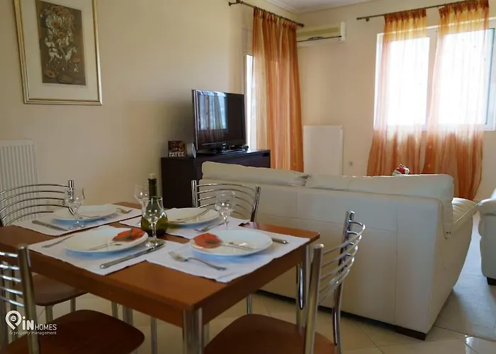 On The Wave - Modern Beachfront In Kalamata Apartament *